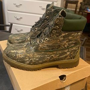 Men’s Timberland Camouflage Lace Up Boots Size 10 with box